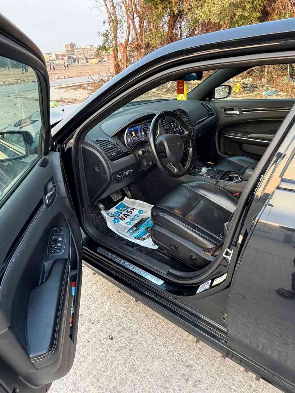 سلام عليكم
اوباما S300 موديل 21  

V8 5700
فول مواصفات ما عدا الفتحة ورادار (بردة ، كشنات تدفئة تبريد ، وباقي مواصفات الS
ماشية 70 ميل جاية ماشية ٥٠
بيها ٤ قطع سطحية كبالكم الحادث شي بسيط
عليها هواي اضافات
*هدرز شورت
*داون بايب
*برمجة سيفتي 
*عين شيطان
*بنيد ابو الفتحات (بنيدها الاصلي موجود)
*ويل srt 
*قبل كم يوم سويت الادامة وضفت الهدرز
*حتى شباج مبدلة srt والابلادي موجود
السعر ٢٤٠
مكاني نجف
***********
