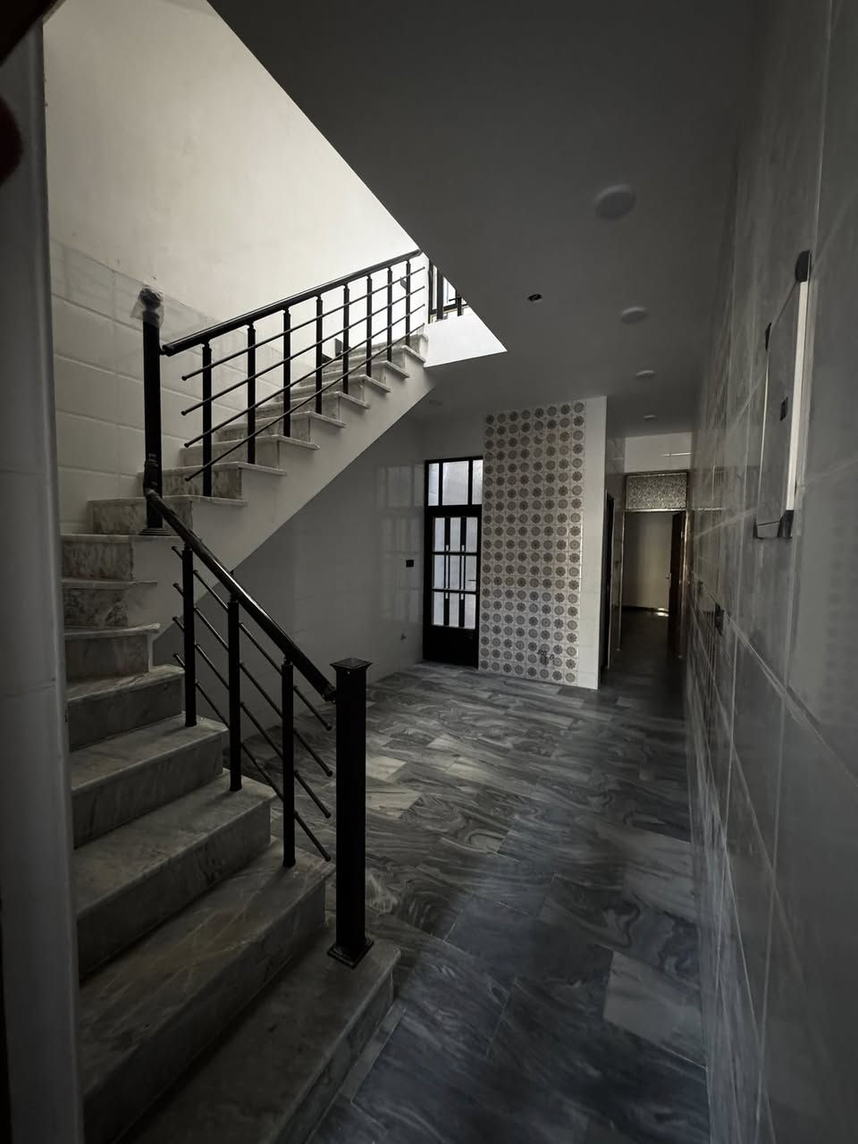 📍الموقع:حي اور قرب   صباح الخياط مقابل عمار ابن ياسر
👷‍♂️البناء:حديث درجه اولى 

🔹المساحه: 70م

🔹الواجهه:3ونص

🔹النزال :20متر

🏠 تفاصيل العقار

طابقين متميزين بتصميم حديث

🔶3غرف نوم واسعه

🔶حولي مطبخ +مطبخ حار 

🔶خدمات متكامله 

☎️للاستفسار والمشاهدة (اتصال + واتساب):

(محمد الدلال)

***********📞
