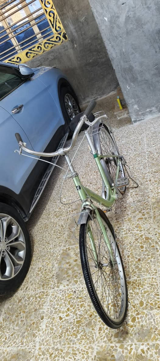 سلام عليكم باسكل بناتي حجم 26 لبلسكل مكفول حلو ونضيف سعر 75مكان تاجي سبع البور ***********🩵
