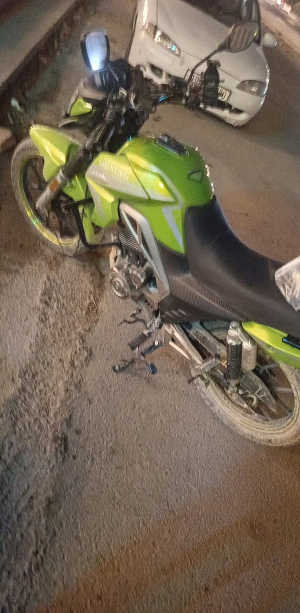 دراجة شننك محرك 250cc موديل 2023 اصولية بدون ارقام فقط اوراق و مكاتبة توها طالعه ماشية 1400 تقريبا  بيها نقوصات بسيطة موجودة بالنجف و هذا رقمي *********** النجف, العراق
