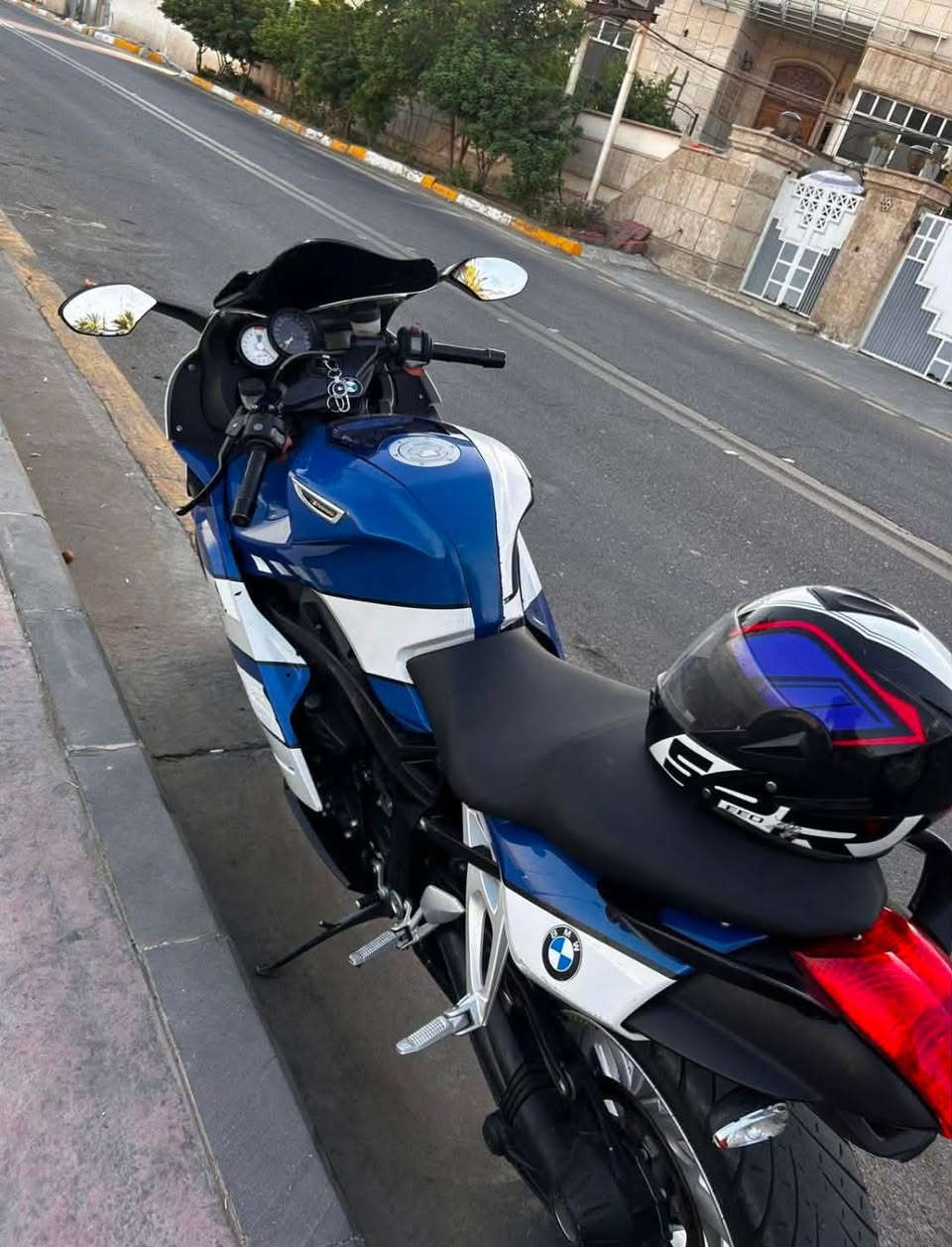 سلام عليكم بطح BMW_k1200s
موديل2006 الدراجه خير من الله مكينه و كير 
الدراجه طياره و ترايك وين تريد و كلشي شغال بيهة 
مكان الدراجه الكاضميه 
*********** مستعجل عله بيعتهه مراسله واتساب
