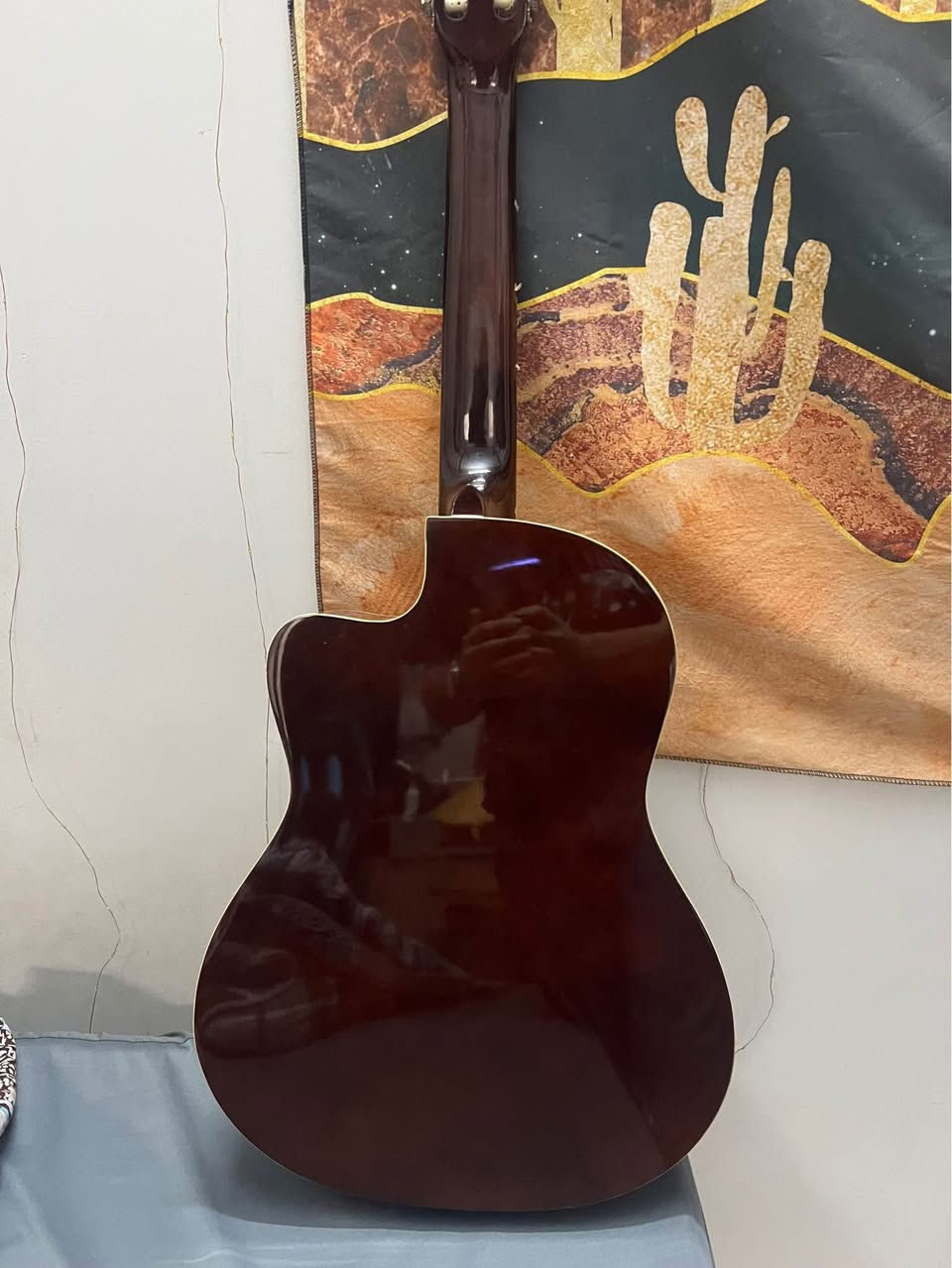 گيتار جديد استعمال قليل و اوتار جديدة + جنطة

رقمي واتساب : *********** بغداد, العراق
