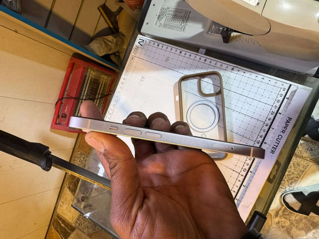 ايفون 13عادي مكفول وتر بروف دبل سيم كرت
وين ما يعجبك افحص 
بطاريه 83 ذاكره 128 مكاني نجف السعر 450 وبي مجال ***********
