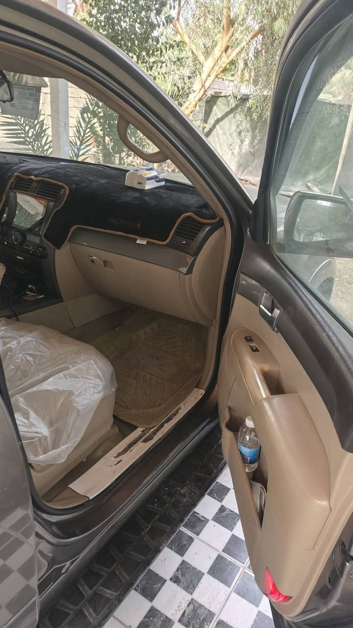 للبيع كيا مهافي موديل 2012
​المواصفات: خليجي، محرك 6 سلندر.
​التبريد: 3 قطع شغال ثلج.
​الوضع: السيارة مال بيت، نظيفة وجاهزة من كلشي (محرك، كير، صدر) كشرط الفحص.
​المكان: الناصرية المركز.
​التحويل: السنوية جديدة والتحويل مباشر.
​السعر: 130 ورقة (13,000$) وبيها مجال بسيط للشراي.
للاستفسار: ***********
