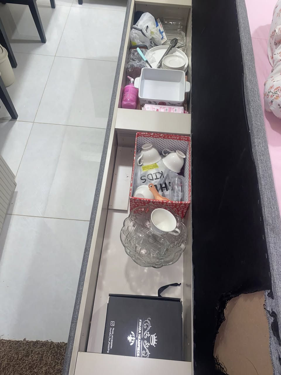 غرفه نوم من موناليزا اخذتها ب٢٢ ورقه واستعمالهه سنتين تقريبا وبعدها دابيع هذني القطعتين بيهم اضرار بسيط
شازلونه مخزن وحجمها جبير كلش وتلم هوايه غراض وضررها فقط وحده من رجلين نكسرت وموجوده عادي تتصلح ببراغي

وجرارات ٥ وكبيره كلش وواسعه وضررها فقط وحده من اليدات وموجوده عندي 
ثنينهم ابيعهم ب٢٥٠ الف وبي مجال


**إذا كنت صاحب هذا الإعلان وتريد حذفه لأي سبب، رجاءا أرسل رسالة إلى الدعم الفني**