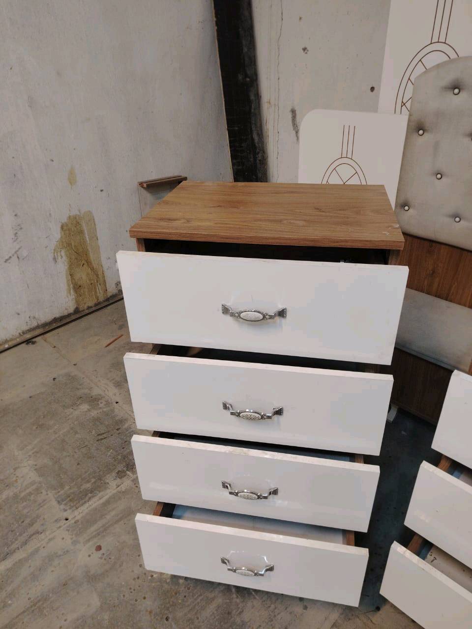 غرفة نوم مستعملة🇹🇷
 نضافة90٪💯
عدد القطع / 9
نضام / أبواب شازلون مخزن  💢 
سعرها /600💸
شد ونقل داخل بغداد مجاني🚛
يوجود توصيل محافضات 🚛