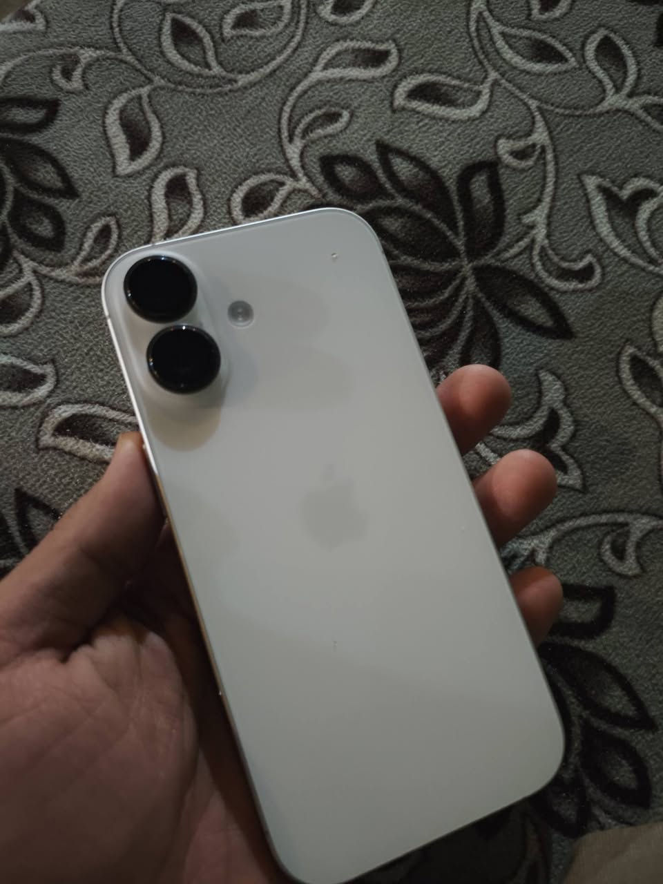 ايفون ١٧ عادي ،e-sim
ذاكرة ٢٥٦
بطارية ١٠٠٪ ، عدد دورات الشحن ١٠
كامل مع الملحقات استخدام قليل
للاستفسار ماسنجر
واتس ***********
