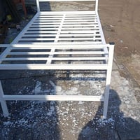 حسب الطلب • سرير