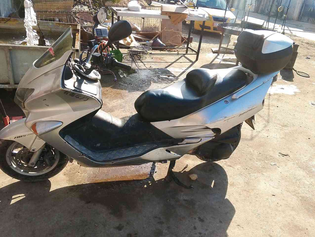 سلام  عليكم فورزه 06 دراجه نكره ونضيفه كهربائيات كله شغاله نظام ABS اطفاء وتشغيل تلقائي في عند الوقوف في التقاطع  تجي تفحص يلا تاخذ سعر 575 وبيه مجال مكاني بغداد الدوره رقم ***********
