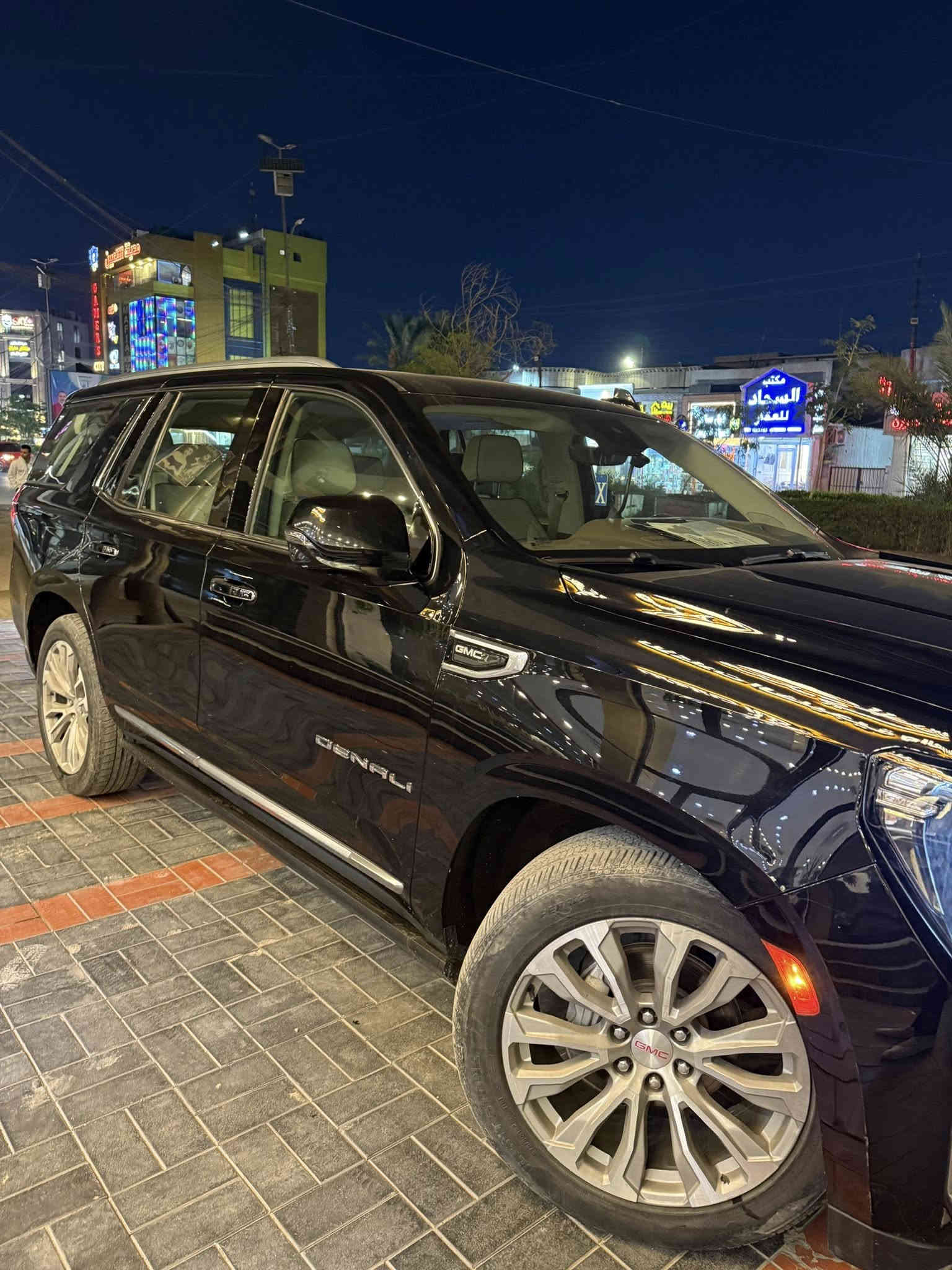 السلام عليكم 
Gmc denali  2023 رقم بغداد خليجي شركة القزاز 
55300$ 
المواصفات : 
سلايد فتحتين بانوراما 
داتا شو وعرض على الجامة الامامية 
شاشات خلفية 
داخل لونين 
بصمة ابواب 
تشغيل عن بعد 
كشنات كهربائي 
كشنات خزن 
كشنات تدفئة تبريد 
كشنات خلفية تدفئة 
دبالات كهرباء 
دوسات كهرباء 
رادار امامي خلفي 
رادار نقطة عمياء 
رادار خط الشارع 
كامرات 360 
صندوك كهربائي 
حساسات امامي خلفي 
قلاجة 
ستيرن كهرباء 
ستيرن هيتر 
مرايات كهرباء 
***********
