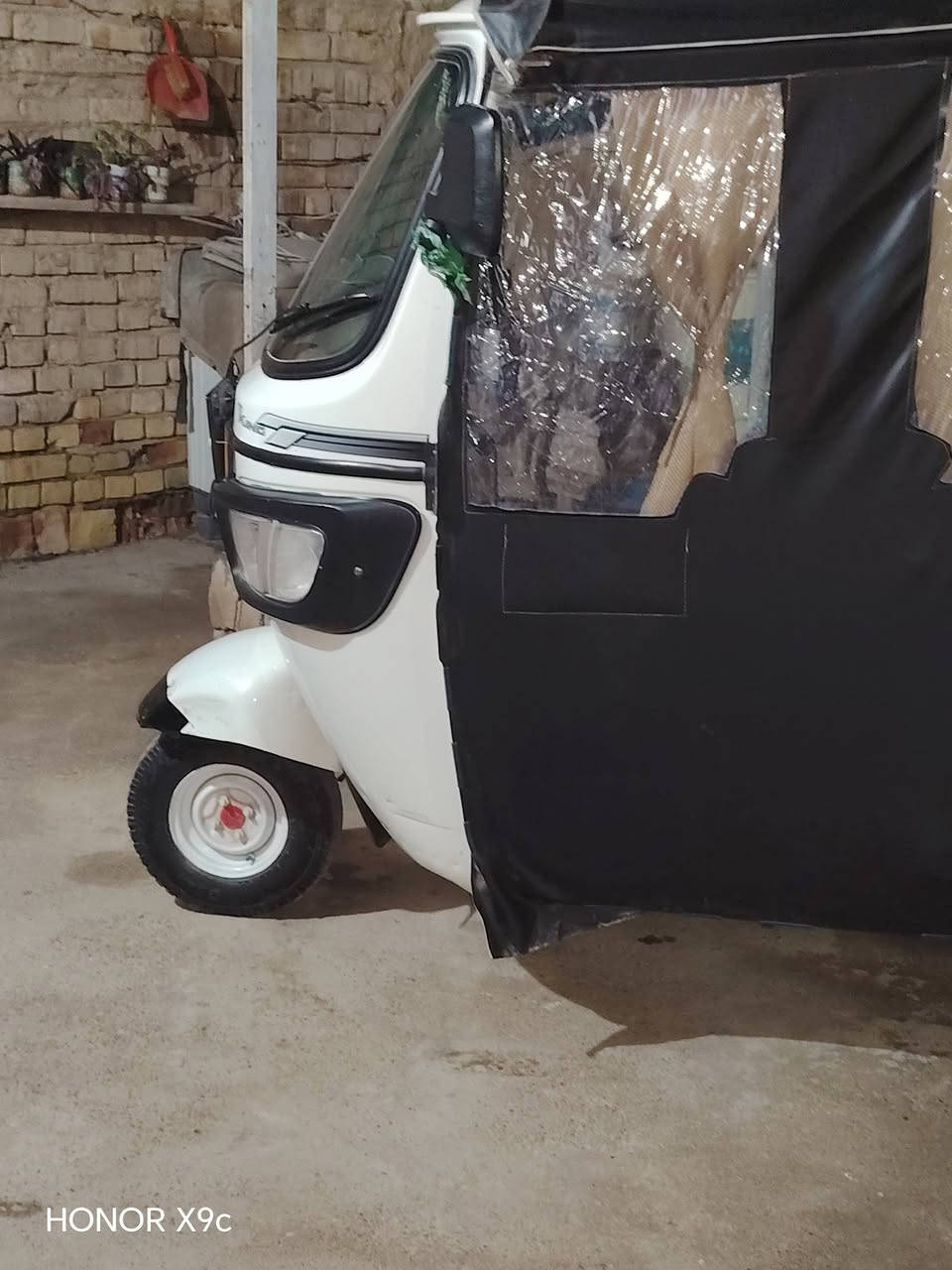 ألسلام عليكم ورحمة الله وبركاته.. أخوان تكتك موديل 22  تكتك خير من الله نضيفه حيل تكتك مرقمه كامله تحويل شوكت متريد ومصورها مقطع بس طالع بي الرقم الي يحب يتواصل عل رقم بي واتساب *********** المكان ديالى القصيرين قريب على منطقه جديده الشط
