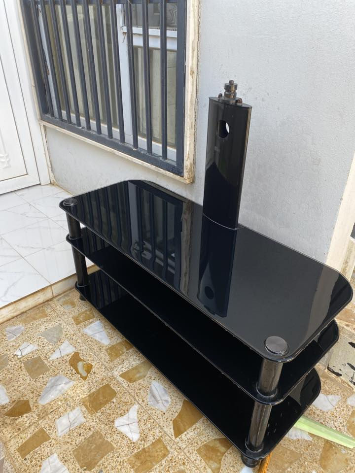 ميز تلفزيون للبيع نظيف السعر 25
***********  موقع حي التعليم
