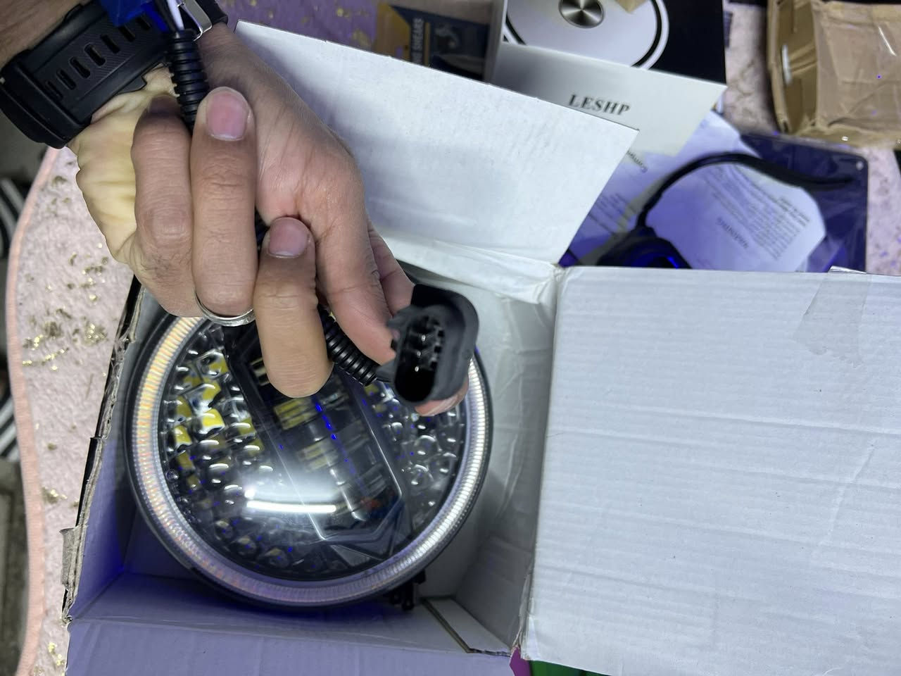 سلام عليكم لايت ليد ماعرف مال يامديل للبيع
***********  ع فحص
