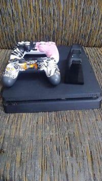 بلاي4 سليم • ذاكرة 1 تيرا • 2 جويستك شاحن