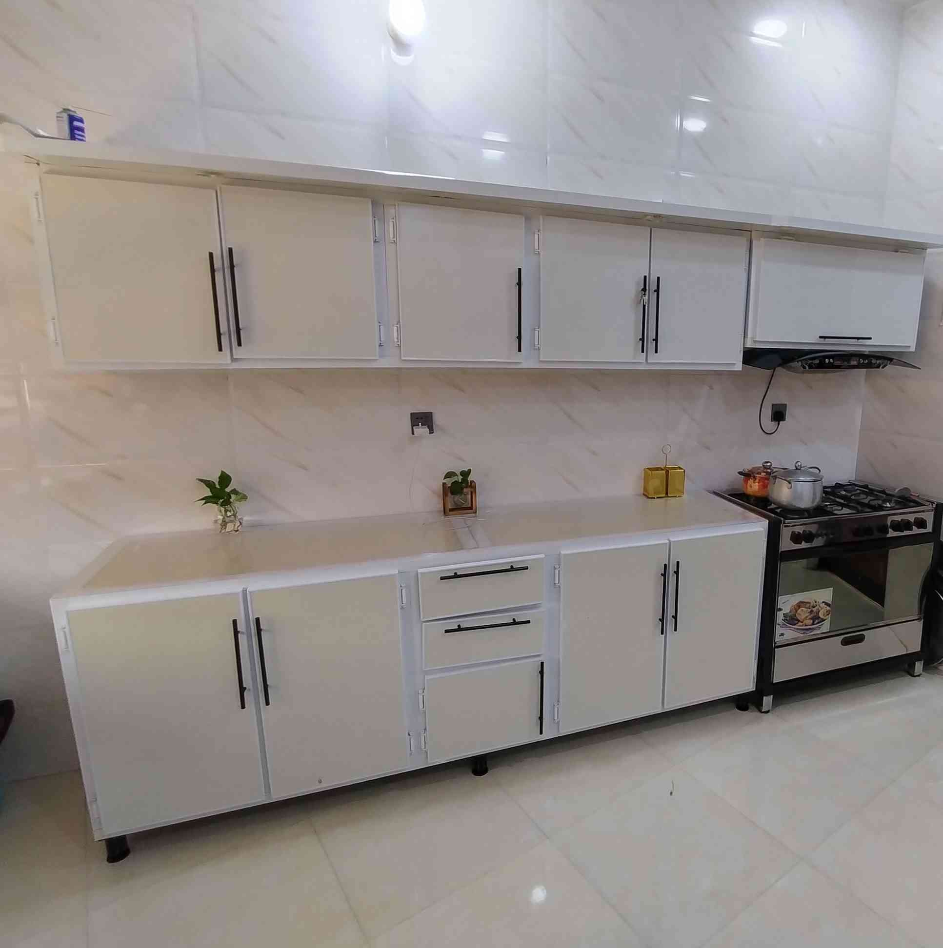 طباخ مع شافطه مع كاونتر وسنكي مقطع تركي وجدآ نظيف   للاستفسار الاتصال *********** ابو ميار
