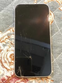 للبيع iPhone 13 عادي • السعة: 128 GB    • اللون: وردي    • نسبة البطار...