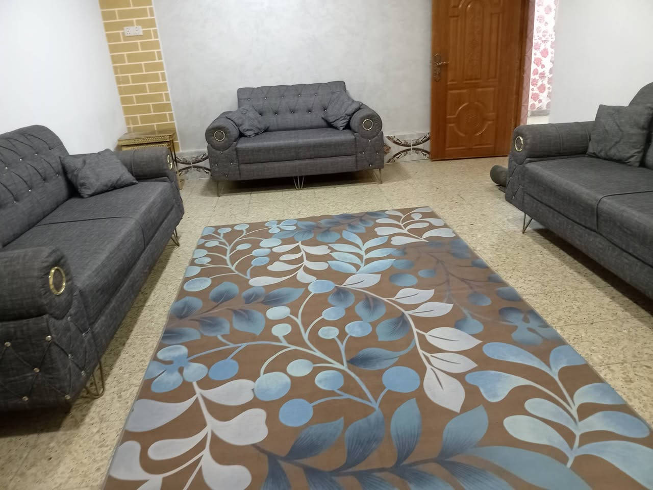 تخم ١٠ مقعد تركي حطاطه للبيع شراي يتصل على رقم ***********
