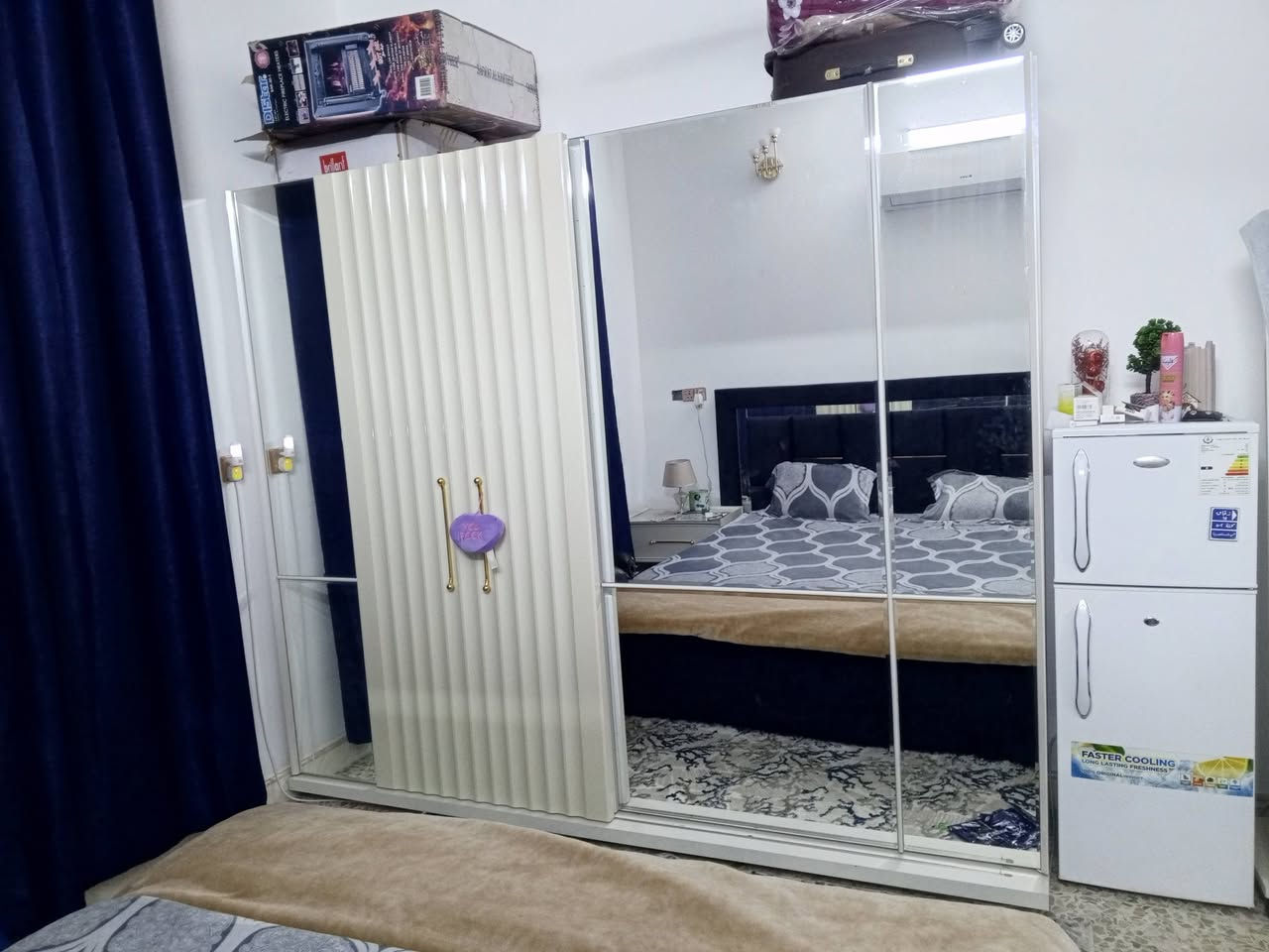 ا
السلام عليكم للبيع غرفة نوم تركي 9قطع من ماركة ادوول الجرباية مخزن السعر 1300000مليون وثلاثمئة الغرفة نضيفة جداا.  نظافة 99%

هاتف ***********
