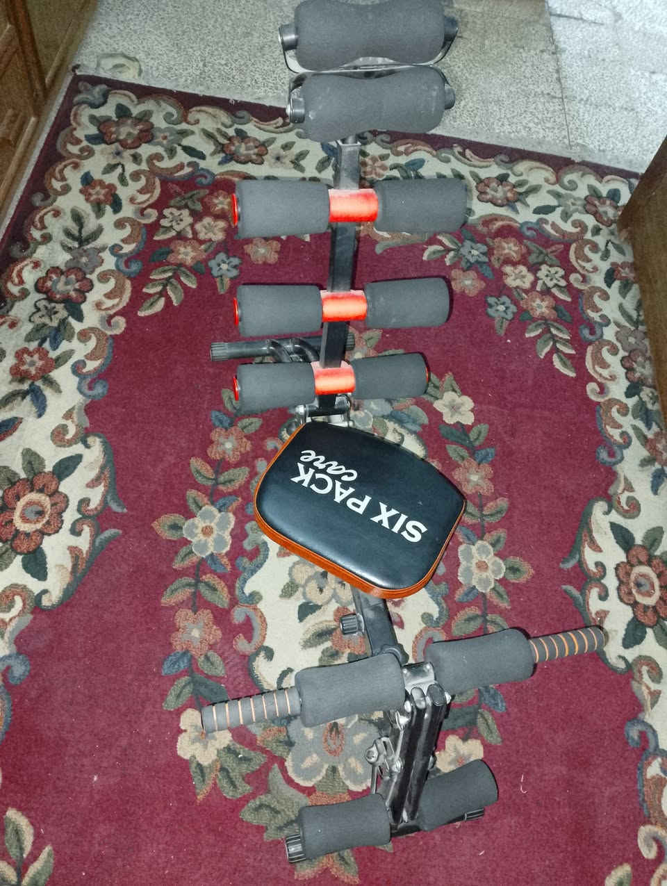 السلام عليكم
مبردة شغالة .. حالتها جيدة السعر 150
الجهاز الرياضي نظيف جدا السعر  30
***********
