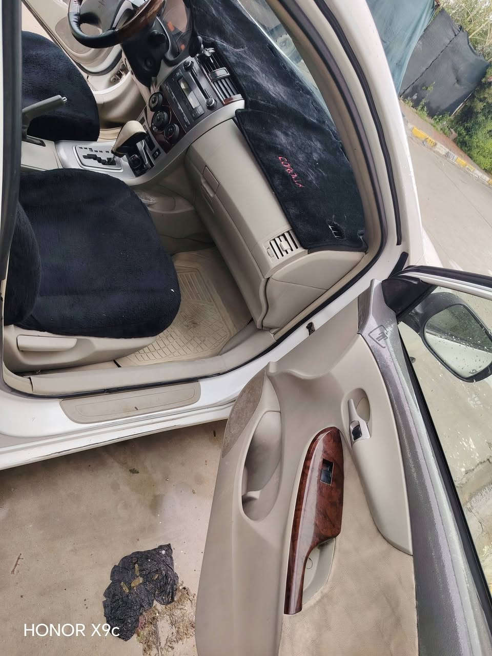 سلام عليكم  للبيع او مراوس ويه تكسي كورلا 2008خليجي سنويه لحد 28 سياره جديده مانقصه اي شي دواخل كله جديد+   بيه  منضومه غاز 80 لتر   مكفوله كفاله عامه من اي شي (سعر 97)  وهاذه رقمي اليحب يتصل ***********
