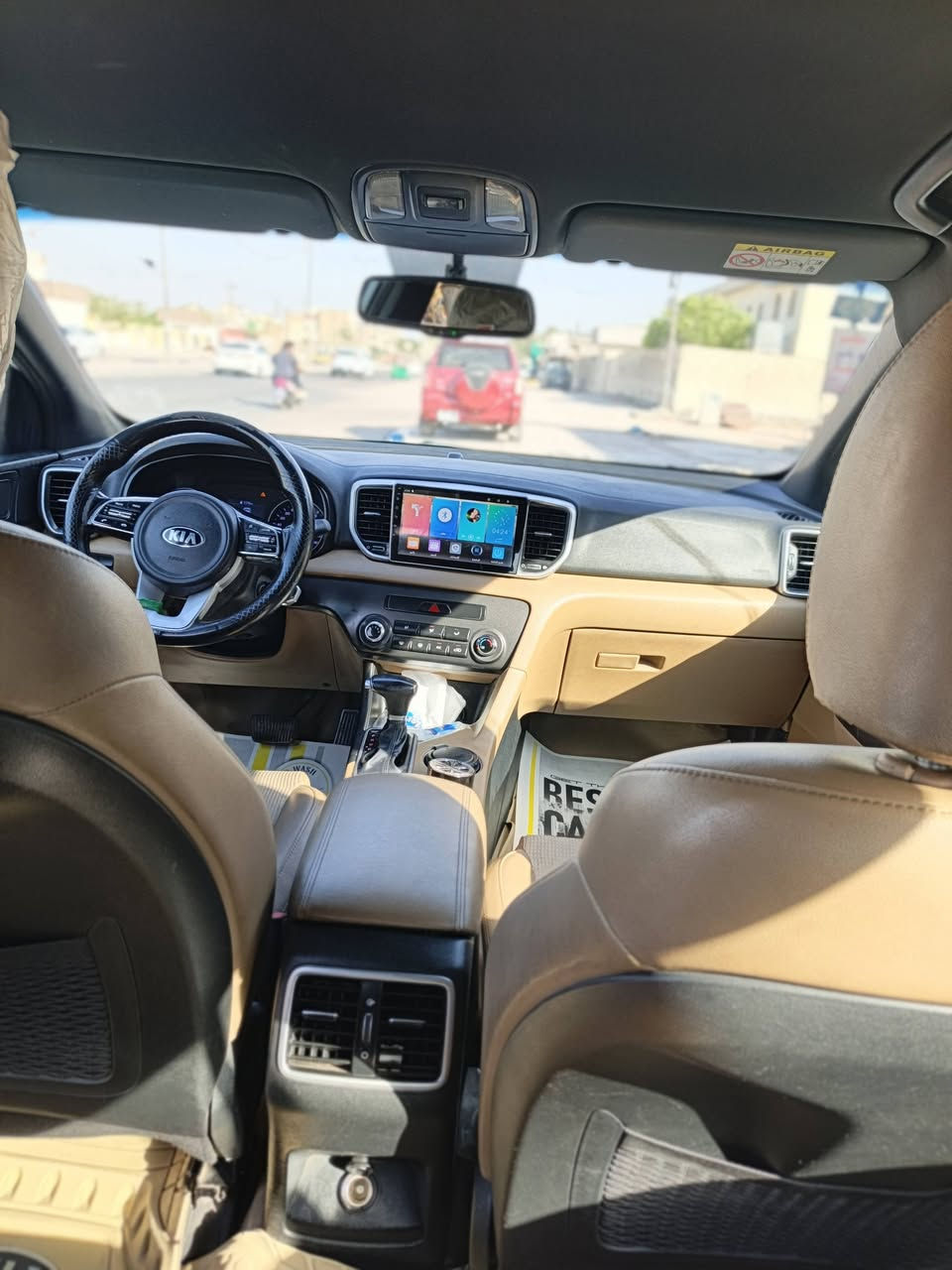 السلام عليكم كيا سبورتج موديل 2020  مكينه دوش 2000 ماشيه 121  خليجي لون أبيض 
مواصفات 
أشاير بلمري وشفط 
تبريد قطعتين 
تحكمات ستيرن 
شاشه كامره 
حساسات أمامي وخلفي 
تبريد فول 
صدر مكفول 
مكينه مكفول 
كير مكفول 
ترايك للبصره السياره باسمي ثاني يوم احولك 
السعر  182 وبيهه مجال بسيط 
للتواصل  ***********
