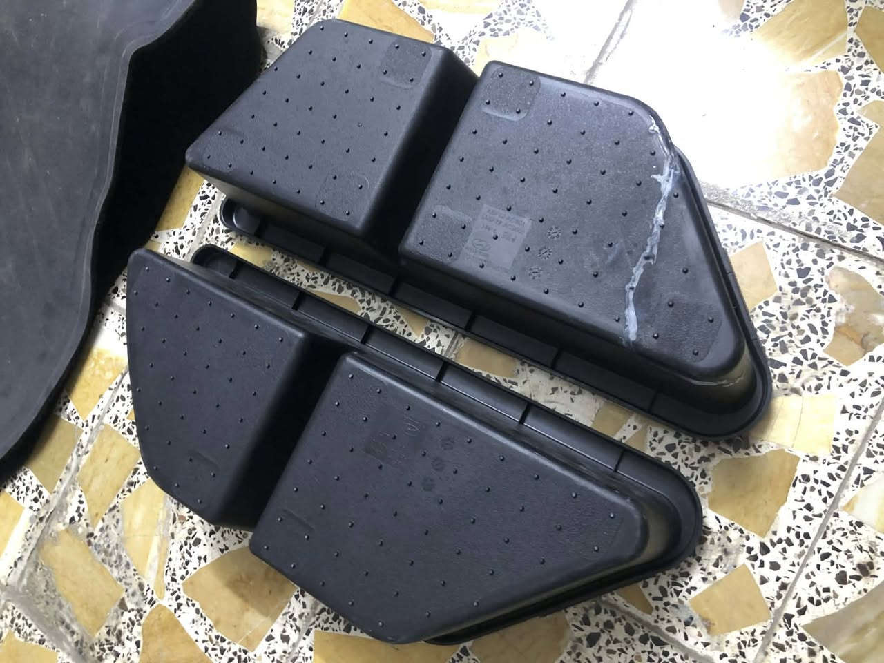 السلام عليكم
غراض النترا مديل ٢٤ 
ويرهمن ع ٢١ ٢٢ ٢٣ للبيع 

مكاني بغداد
 هـ  ***********
سعرهن ٨٠ الف 

 🛑- فرشه صندوك اصليه مخمل والضهر جلد  

🛑- حافظات ثنين  بلاديات خوات يصيرن بالصندوك وحده بجهت اليمين وثانيه بجهة يسار يتخلى بيهن غراص وبيهن طباقات يلزكنن بالبطانه
