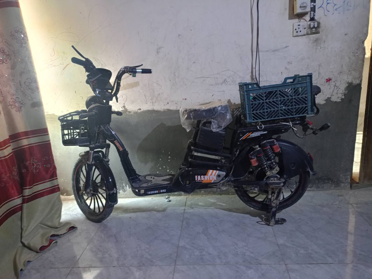 السلام عليكم
دراجة شحن نظيفة حجم 26/بطاريات جديد من الوكيل بيع مال مستعجل السعر/200/ العنوان نجف ابو صخير/***********
