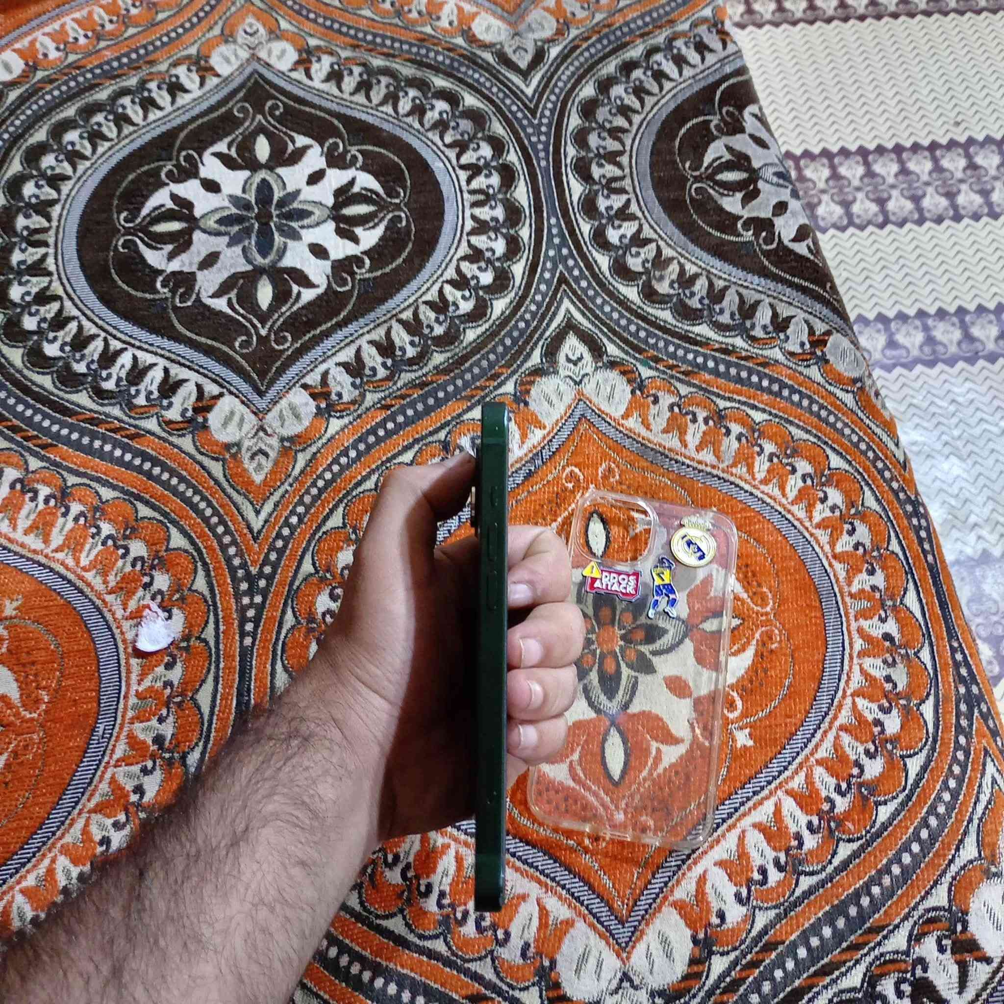 سلام عليكم 13عادي شريحيتن ذاكره 256بطاريه 89 جهاز برغي مامفتوح بي وتر لون زيتوني كامل ملحقات بي بعض شخوط بشاصي مامينلت عندك مراوس ب13برو تعال ونطيك فرق سعر هاص موجود هنا ***********
