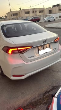 عندي كورلا هايبرد 2025 ماشيه ٤٦ الف وقابل للزياده فتحة بصمه شكل الخليج...