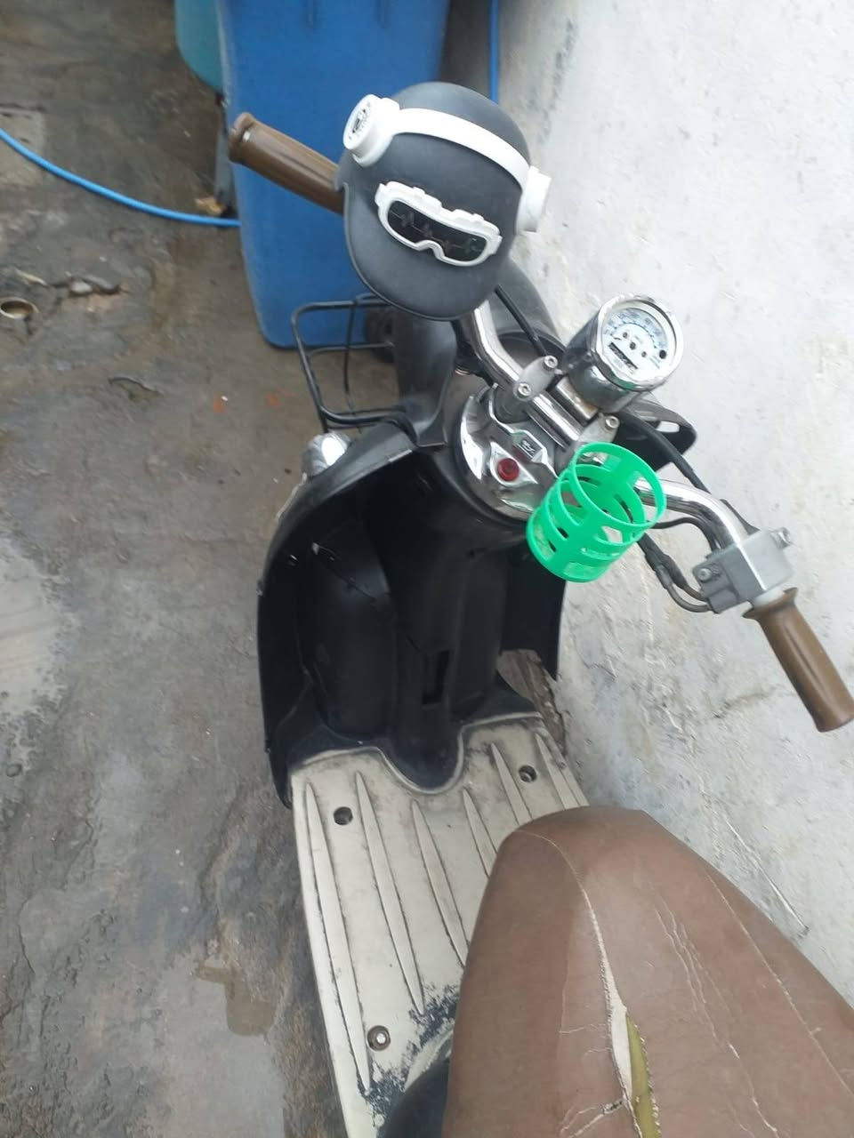 سلام عليكم دراجه عبد الحليم دراجه حلوه نقص جاملغ امامي او كفر خلفي رقم الهاتف ***********   العنوان الطوبجي قرب الدائره مال المرور السعر 100 الف 🛵
