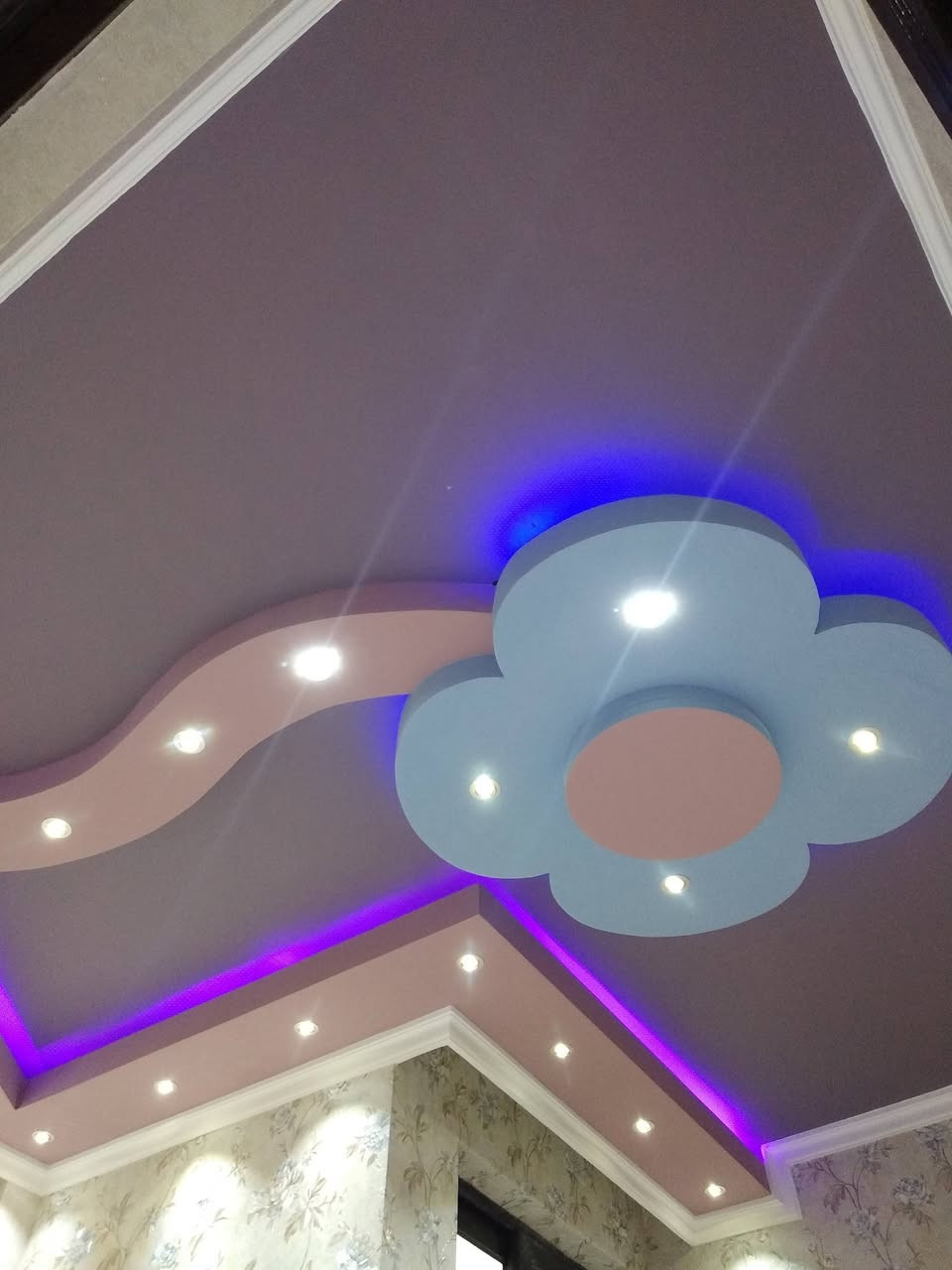 خلفه جبس بورد و سحب متفرغ للعمل على متر او يوميه 
الرقم ***********
