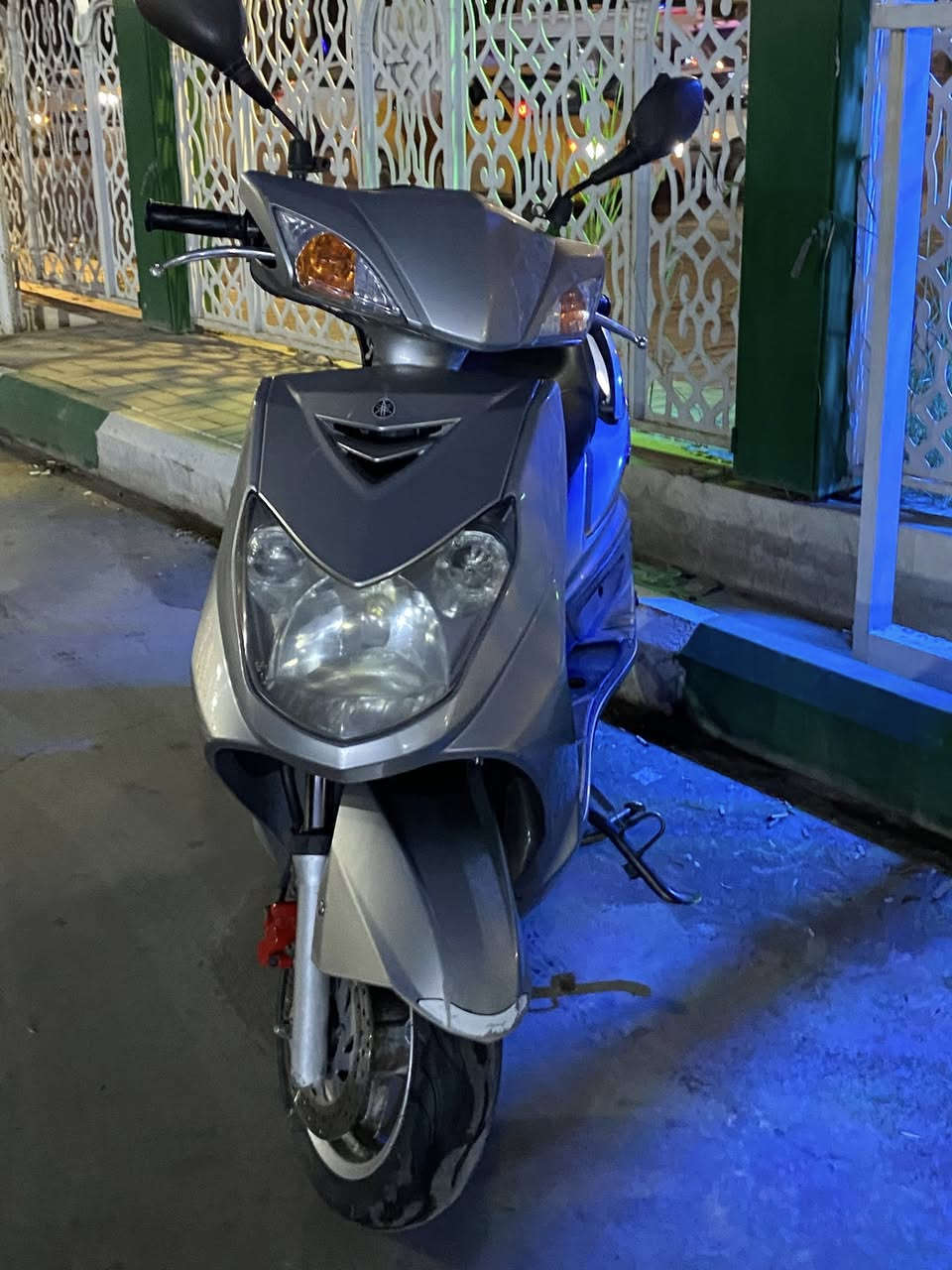 سلام عليكم سكنس فحل ياباني قبق نفخ دراجه جديده وكامله من كلشي دبلات تايرات اشاير هورن كيلو متر كله شغال كهربائيات قفل جنطه مكينه مكفوله من برغي ونظافه شوفت عينك حيلل نظيفه دراجه ما ناقصه اي شي نكره سلف وهندر سعر بمليون رقم ***********مكاني (بغداد)
