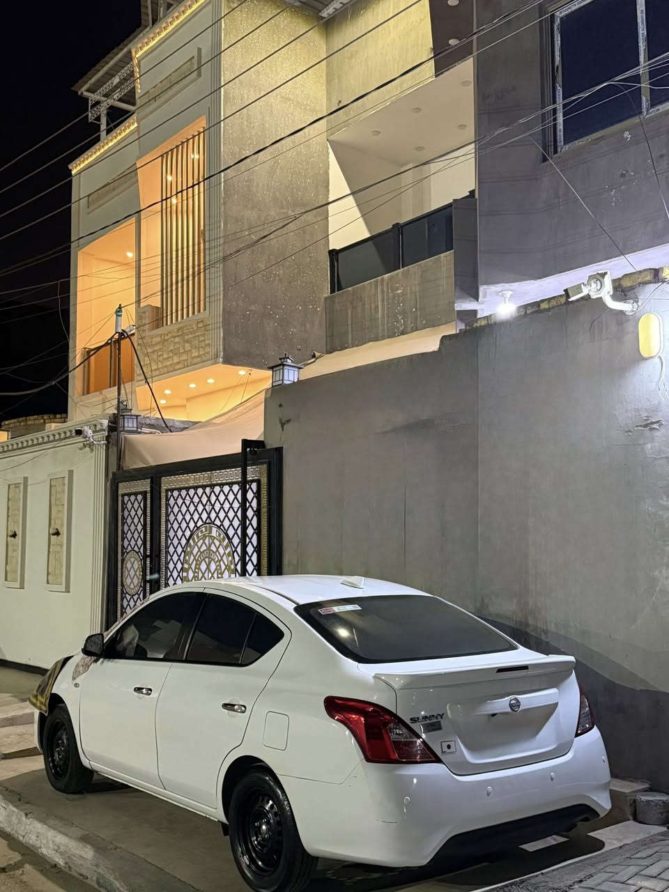 نيسان سني 2024 هندي بليته زركه شباك جديد 
سياره بيه جاملغ والبنيد تبديل وبارد قليل 
رقم أربيل بأسم شركه ماشيه 40
 مكاني بصره سعر 110
الاستفسار ***********

