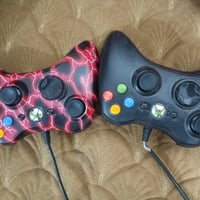 اكس بوكس 360 للبيع ويا جوستيكات عدد اثنين وياه العاب 25 لعبه ومن ضمن ا...