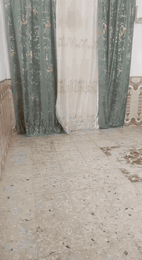 دار للبيع مساحه١٠٠ متر  طابق ونص غرفتين نوم مع حمامات اسويت صاله مساحه درج استقبال حي الحكيم قرب مدرسة موسى الكاظم ***********
