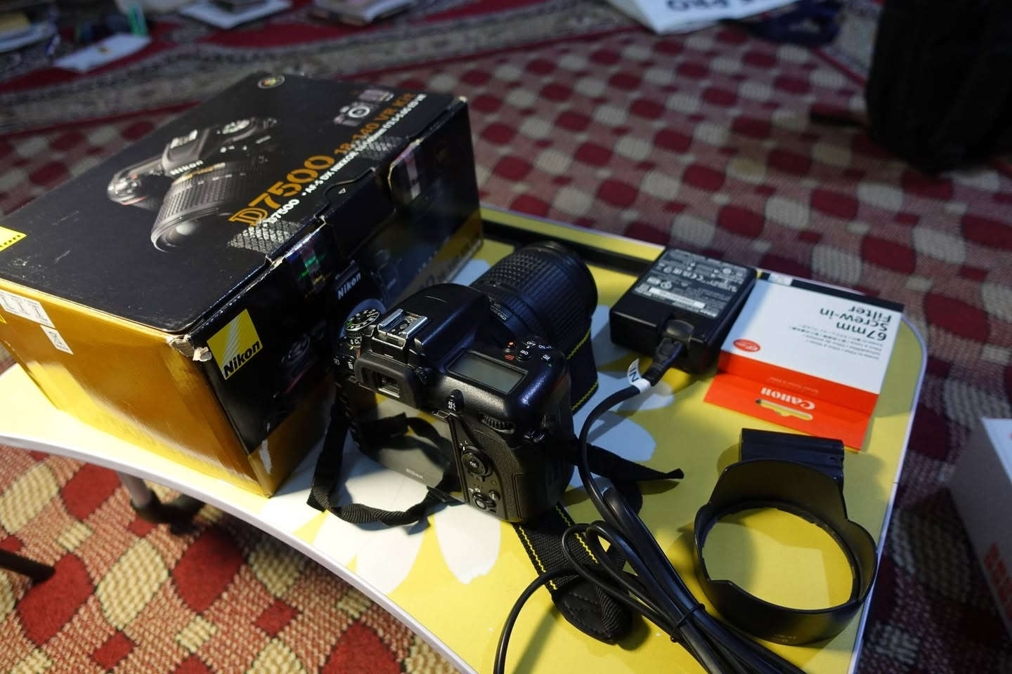 🟥 للبيع مكاني ،، ديوانية
📷 كاميرا نيكون D 7500 نظيفة مع كامل ملحقات الشركة 

أضافة الى 
🔴 بطارية ثانية 
🔴 هود 
🔴 فلتر حماية 

🔴 عدسة نيكون 50 ملم ، مع فلتر حماية
🔴 فلاش V 1 كودوكس 
🔴 حقيبة كتف 
🔴 حقيبة ظهر غير مستخدمة 
🔴 نك مايك سلمونك اير بالكارتون ما مستخدم ابد متحدثين للهاتف وللكاميرا مع قطعة توصيل بلا سلك اذا تحب 

🔴 ابيع حسب الي تحتاجة مو شرط كلهن سوه 

للاستفسار مراسلة الحساب او. الاتصال واتساب 
***********
اتصال فقط 
***********
