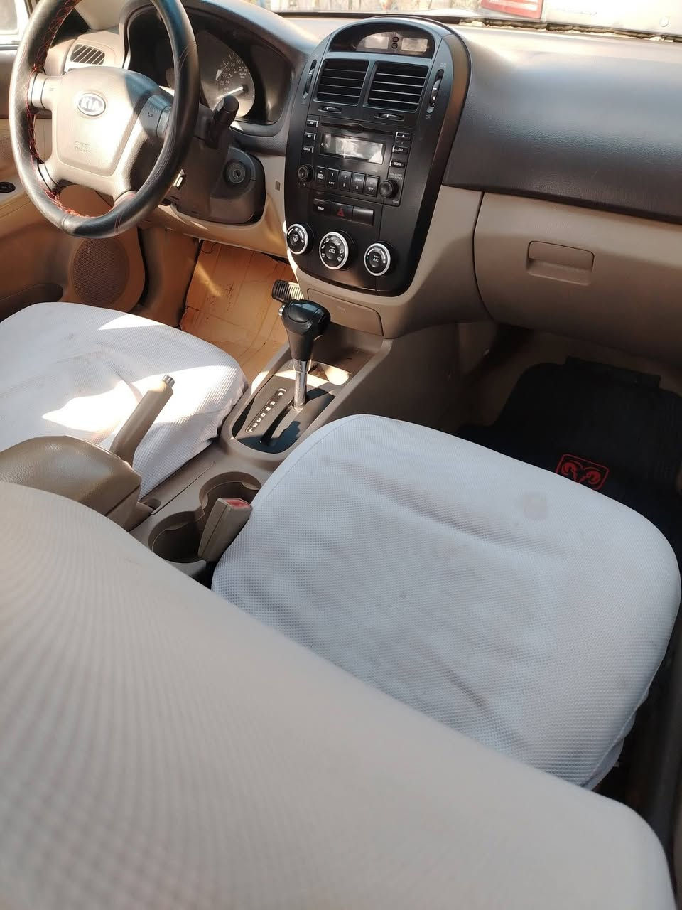 سلام عليكم سبكترا موديل 2008 رقم كربلاء مكفوله بيه بس قطعه وحده بلادي بدون صبغ السونار موجود بل منشور كير محرك مكفول مكان السيارة كربلاء الحسينيه الوند  سعر 98 وبيه مجال رقم ***********
