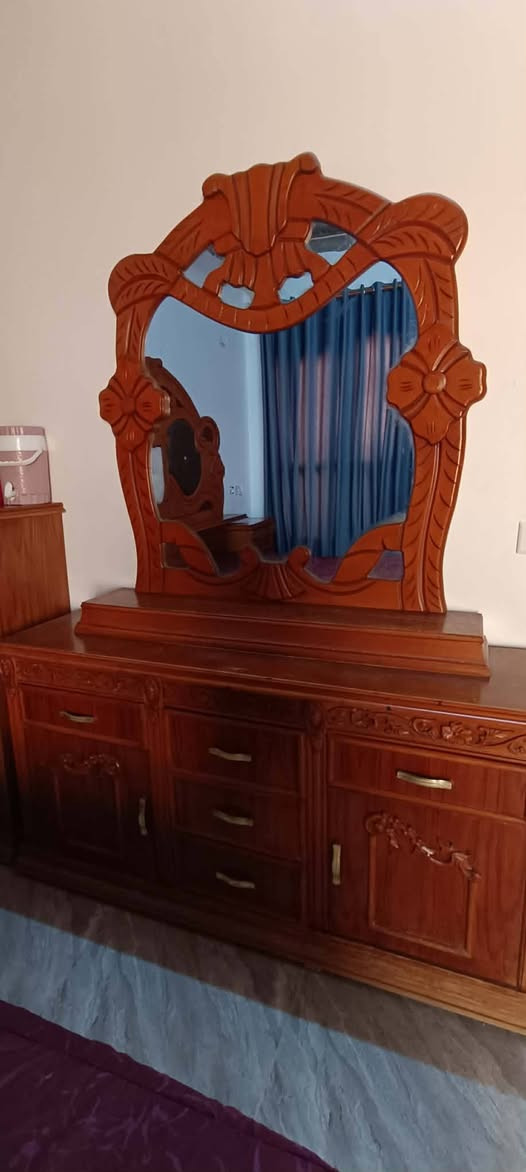 للبيع  900 وبيها مجال
***********
