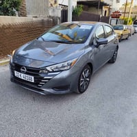 نيسان فيرسا 2025زيرو وارد امريكي حادثهه بابتين جهه اليمين فول مواصفات ...