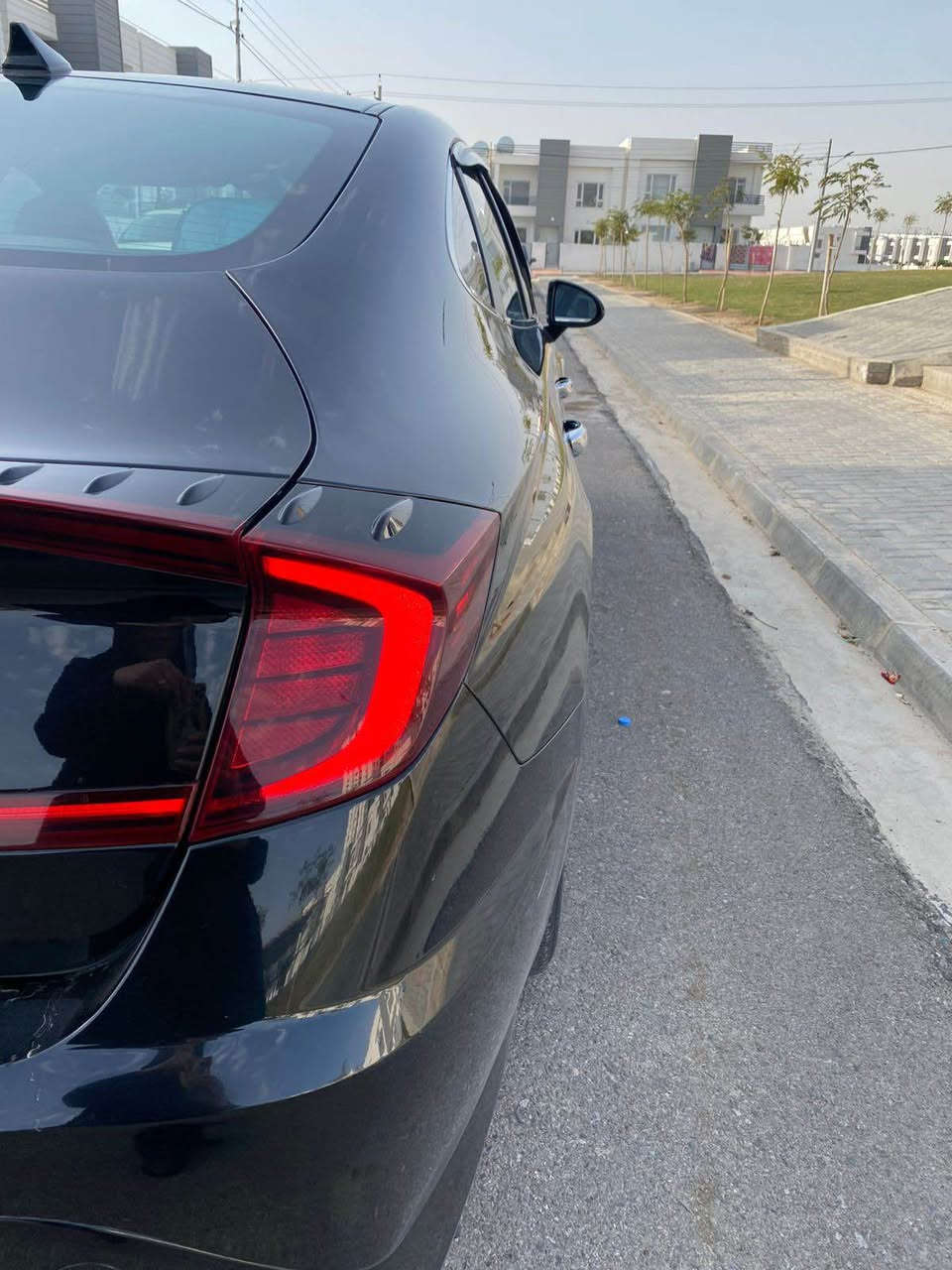 هونداى سوناتا مديل ٢٠٢٢ماشية ٦٣ الف
مواصفات( رادارات كل جهه و تحديد مسار و اوتو ستوب بريك بصمة اوتو هولد شاشة كبير كامرة دوارة كشن كهرباي و تدفئة داخل ابيظ تشغيل عن بعد مكينة مرغوب ٢.٥ تبيعى ) 
سيارة ما ناقصة شىء و قليل ماشية 
صورة حادث مرفع مع منشور 
لتفاصيل دزلى رسالة و تدلل 
سيارة باسمى سنوية و رقم جديد ٢٠٢٩
بها ٣ قطع و نص صبخ شوف صورة حادث حادثها خفيف ارباك فقط ستيرن
سعر ١٥٥$ 
مكان سيارة كلار Singapore


**إذا كنت صاحب هذا الإعلان وتريد حذفه لأي سبب، رجاءا أرسل رسالة إلى الدعم الفني**