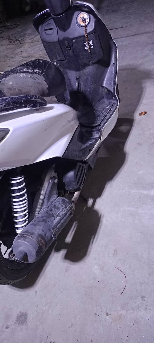 من رخصه الادمن دراجه يماها سكنس نثيه للبيع كهربائيات فول زوج تايرات نضيف محرك مجفت جديد سعر 400 وبيها مجال مكانها بغداد الكماليه رقم الهاتف ‏‪0770 183 4870‬‏
