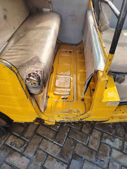 السلام عليكم ورحمة الله وبركاته تكتك للبيع 18 مكاني بغداد حي العامل مقابيل مسبح الرافدين السعر 5 ملاين مو شراي لا يدخل خاص والرقم *********** اذا ادخلي خاص والتكتك بيها مجال تواصل ع هل رقم متواجد صاحبها موجود وهاي كدامكم واضحه الصور
