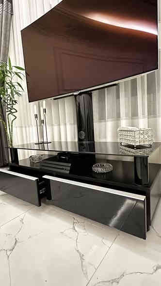 اغراض للبيع
ميز وسطي جام مع ٣ طبلات سعر ٨٠ الف قفل
ميز تلفاز وبي مجرات ثنين سعر ٧٠ الف قفل
زولية قياس ٢*٣ ماركة فرش خورى  سعر ٢٠٠$ قفل
الاسعار قفل مو متواجده ع فيس تواصل ماسنجر او واتس على الرقم ***********
الاغراض نظافتها مية بالميه اي عيب مابيها
