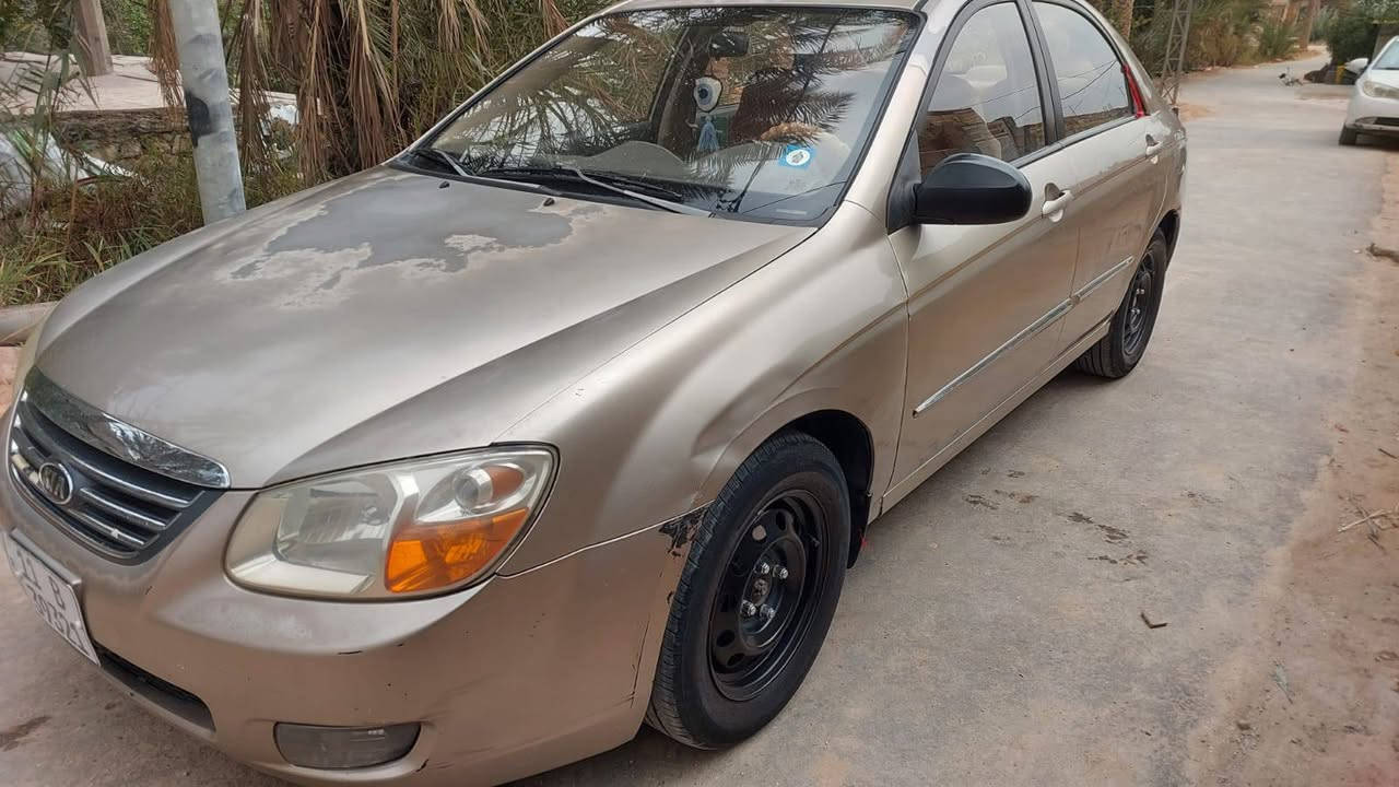 سيراتو 2008
رقم بغداد بسمي  سنوية 2030

السيارة  لاضربة ولاصبغ فقط جراد  مثلل ماوضح بالصور 

كير مكينة مكفولات 

تايرات كهربائيات جاهزات

تبريد شغال وتتفئة 

حدادية ٥٠بالمية 

رايدهة 84بيهة مجال حك الجية 

مكانهة النجف الاشرف ناحية الحرية

***********
