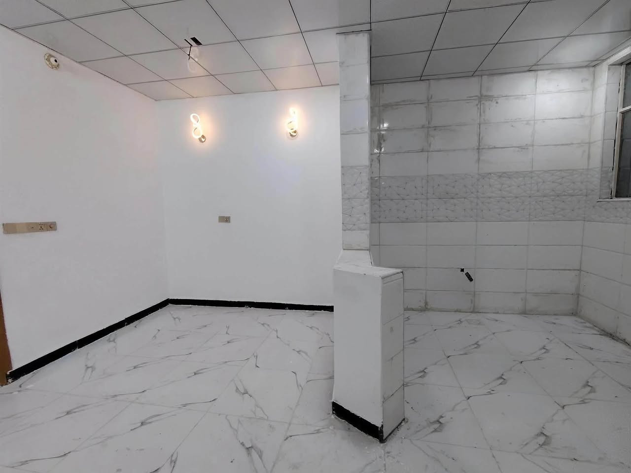 دار للبيع  50 م 🏡 

✅#طابو_زراعي_سند_25_أقرار_محكمه

بسعر /21/ مليون مع المجال

موقع /نجف 🏡شارع الحولي مال المطار عمود/ 314 

البناء 🏡 

غرفه/صاله معزوله/مطبخ معزول/ صحيات خارجيه  /مكشوفه 

بناء مرتب/ اساس + سقف كونكريت + طابوك/ أرضيه بورسلين ابو ال 60

ألخدمات 🏡 #بعد_عن_سوق_100م

ماء/كهرباء/مدارس/سوق/تبليط/مولد

***********

***********

أو تساب احجز بيتك
