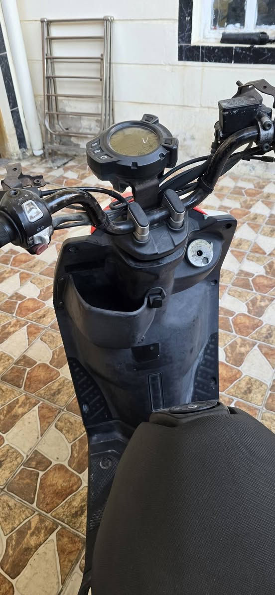 سكنس جبلي حاوية نضيفة انضف من الصور مستخدمة بس ٥٠٠ كيلو 
***********
