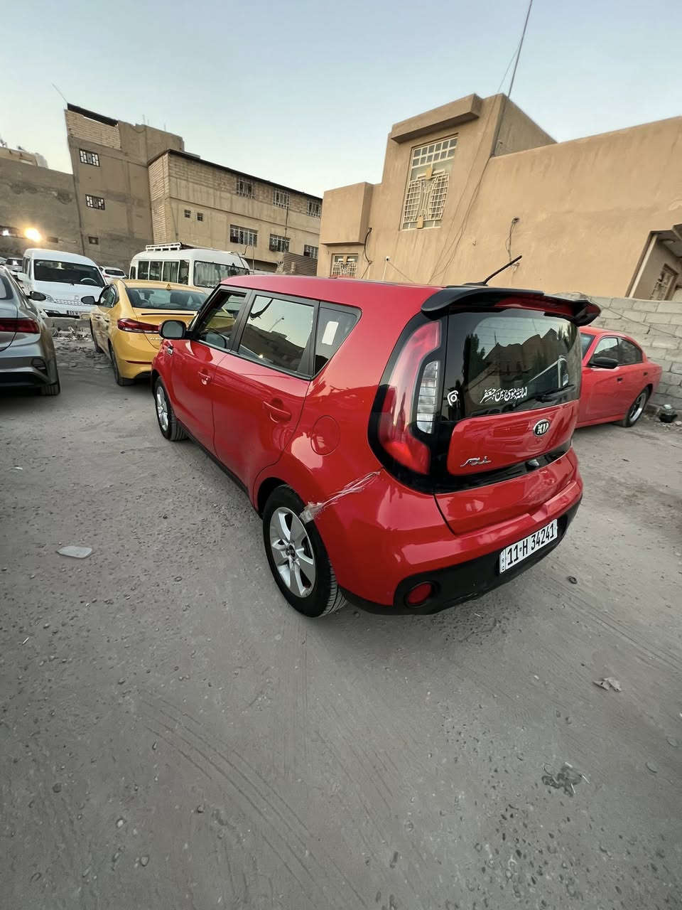 سلام عليكم كيه صول للبيع موديل 2019
وارد أمريكي محرك 1600 
لون احمر طماطه 
كير ومحرك تبريد تدفئه كفاله 
تخم تاير جوها سياره حداديه شرط زيرو 
بيه شخط بل باب مال سدر والجاملغ الأمامي خفيف 
سياره  رقم بغداد بسمي تحويل ثاني يوم سعر 125  
العنوان البصره معقل الابله  رقم الهاتف 
***********
