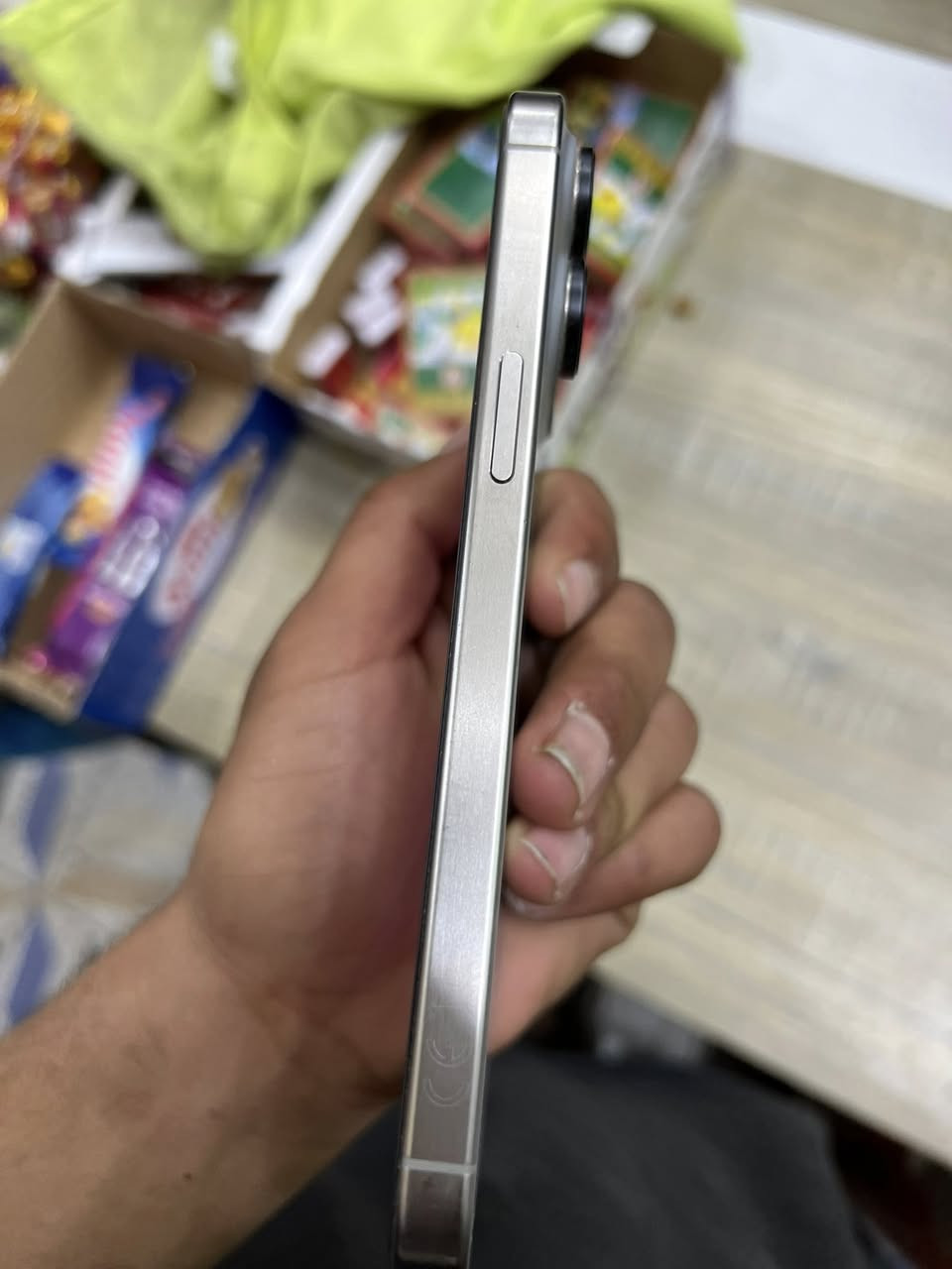 ايفون 15ابرو ماكس للبيع لتفاصيل كدامك السعر خاص ***********
