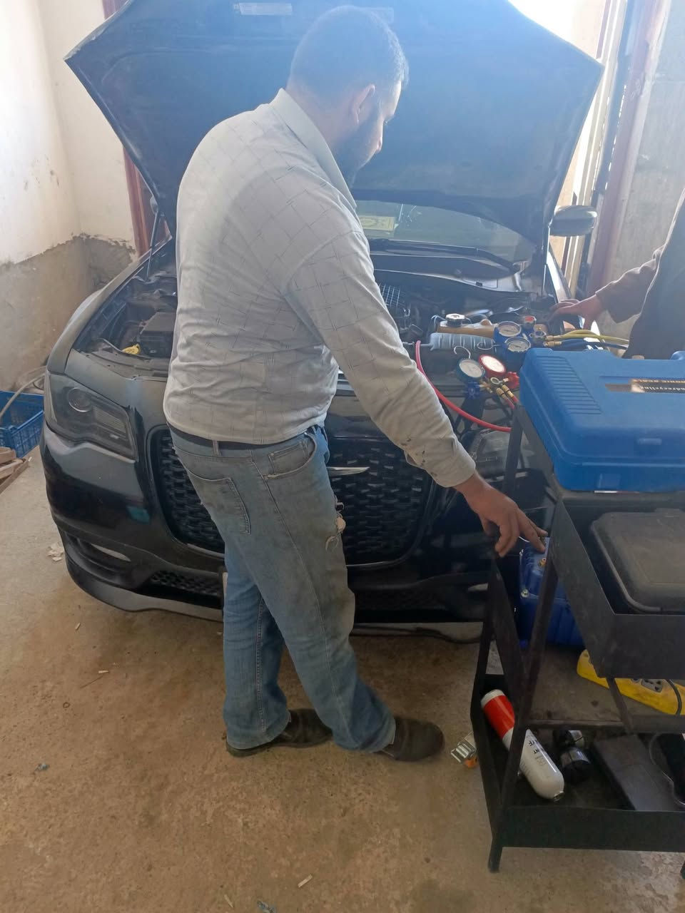 السلام عليكم بفضل الله جانب من  اعمالنا❄️🇦​/🇨​❄️🚘
🥶خلي صيفك ثلج 🥶
#فتح دشبول كافة انواع السيارات بدقه عاليه بدون خدش وضرر بضمان الفتح وشد🚘💯
✅مع ضمان لمدة سنه بلفريز مقدمه من قبل ورشتنا ☑ 💯🔥
#فحص الليك باحدث الاجهزه✅
شحن الغاز حسب الكمية المثبتة من الشركة المصنعة
#ادوات تبريد كافة انواع السيارات مستخدم جديد 
 #غاز كوري🇰🇷 / فرنسي 🇫🇷  / ايطالي 🇮🇹
شحن غاز 🇷​134🇦​+شحن غاز 1234🇾​🇫​
💯ملاحظه_متواجدين_كل_ايام_الأسبوع 
جهاز خاص لشحن الغاز     
تنظيف منضومة التبريد بأحدث المنظفات التبريد العنوان ناحية الزاب قرية الصباغية داخل غسل علا درب اليمرون بين الصباغية وشميط
هـ*********** هـ***********
