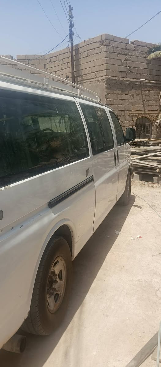 سياره سفانة فان موديل 2009 باب ستلايت السيارة جاهزة تبريد سبلت تخم تايرات برجستون سيارة باسمي خطها بصرة كربلاء السيارة بيها بارد يم قبق  البانزين و رشات صبغ السعر 95 و بيهة مجال قليل جدا رقم الهاتف*********** عنوان بصرة شط  العرب
